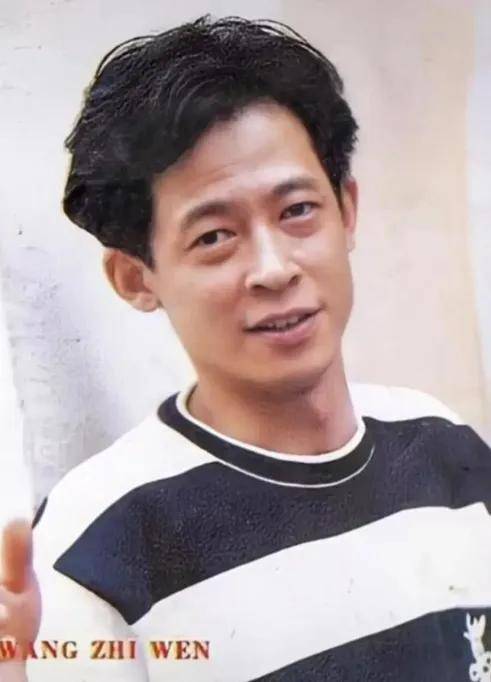 57岁王志文与16岁儿子合影引关注网友惊叹基因强大