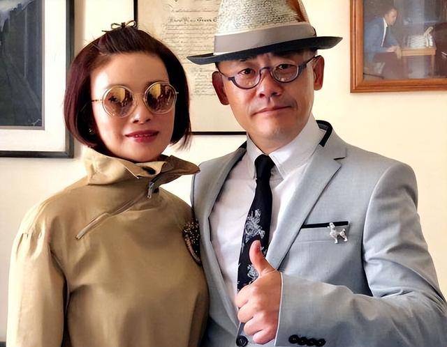 富豪胡洁前夫从司机到巨贪二婚带娃嫁周立波礼金收到324万
