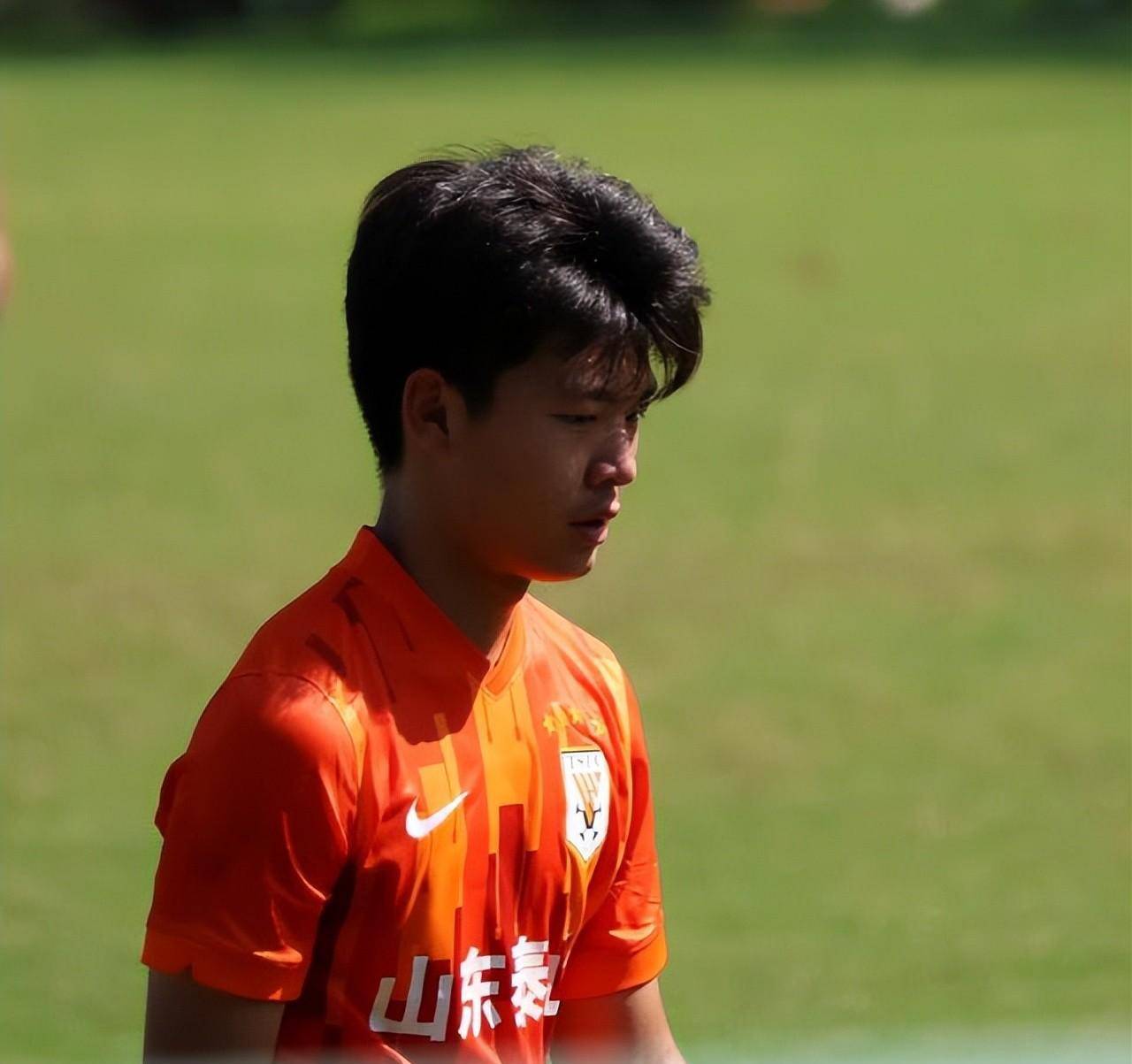 德云社郎鹤炎发文,晒儿子十七岁生日照引热议,郎子禛越来越帅气_网友_