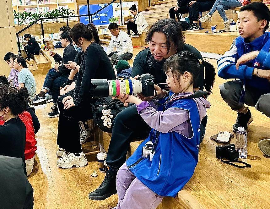 旗帜小记者创始人杜海义传授拍摄经验旗帜小记者联合创始人孙晓颖