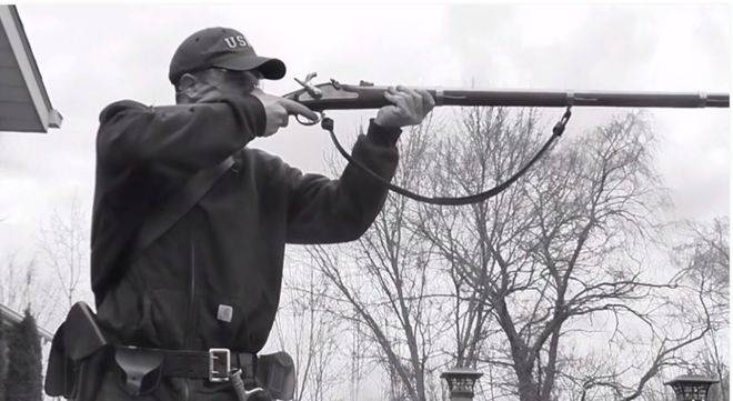 m1861式步枪采用米涅弹后可以采用线膛结构,子弹发射后的精度较高