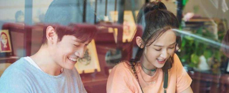 原创陈乔恩与好友聚会占c位自嘲面容慈祥艾伦再次融入女友交际圈