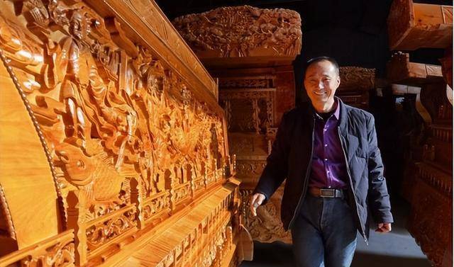 山西农民大哥做棺材电脑雕刻精美大气年销售额高达600万