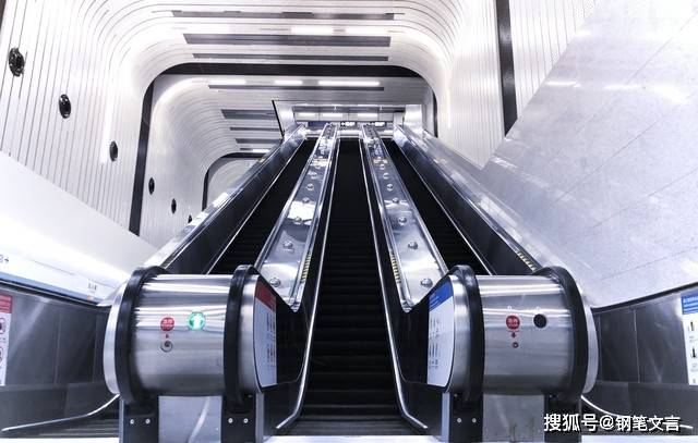 当安全成为奢望女子被超市自动扶梯卷入事故背后的警示