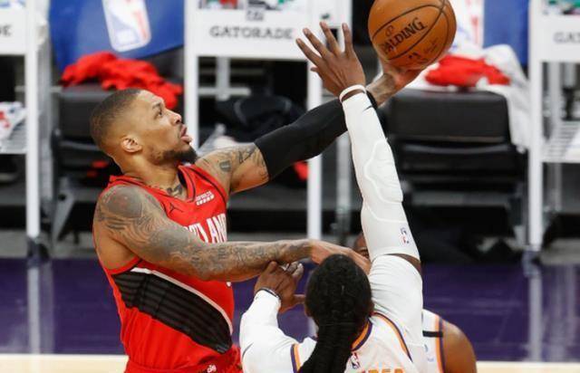 原创裁判抢戏利拉德末节狂轰24分却遭罚球准绝杀球队未能锁定前六