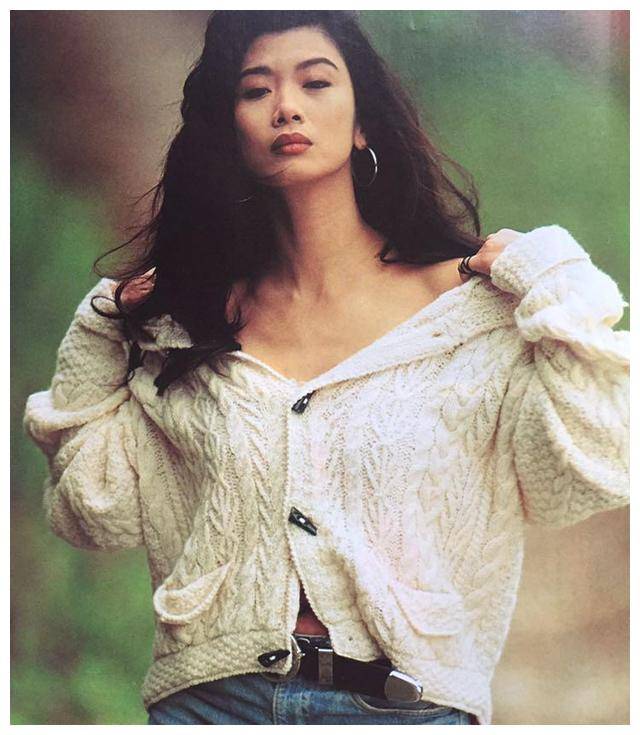 她是"三级艳后",拒绝成龙,61岁胖到220斤,依旧美到勾人_梅艳芳_才华