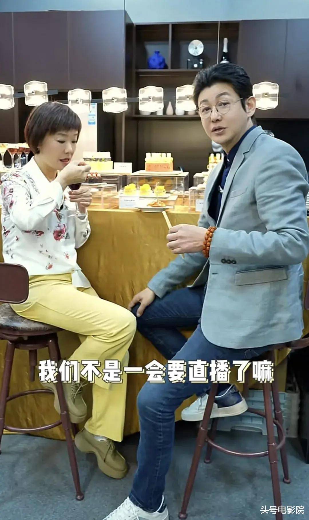 前央视名嘴程前复出60岁脸蛋还像小伙遭质疑这些年他去哪了