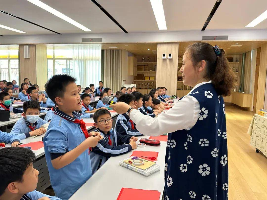 厦门市作协名家进校园系列活动走进厦门市园南小学