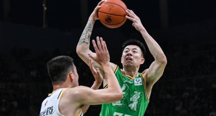 辽宁男篮以5分险胜广厦队,莫兰德以30 25的比分击败广厦队,赵继伟以12