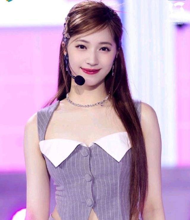 欧阳娣娣的成功出道,不仅代表了她个人的努力和坚持,更是观众对她的