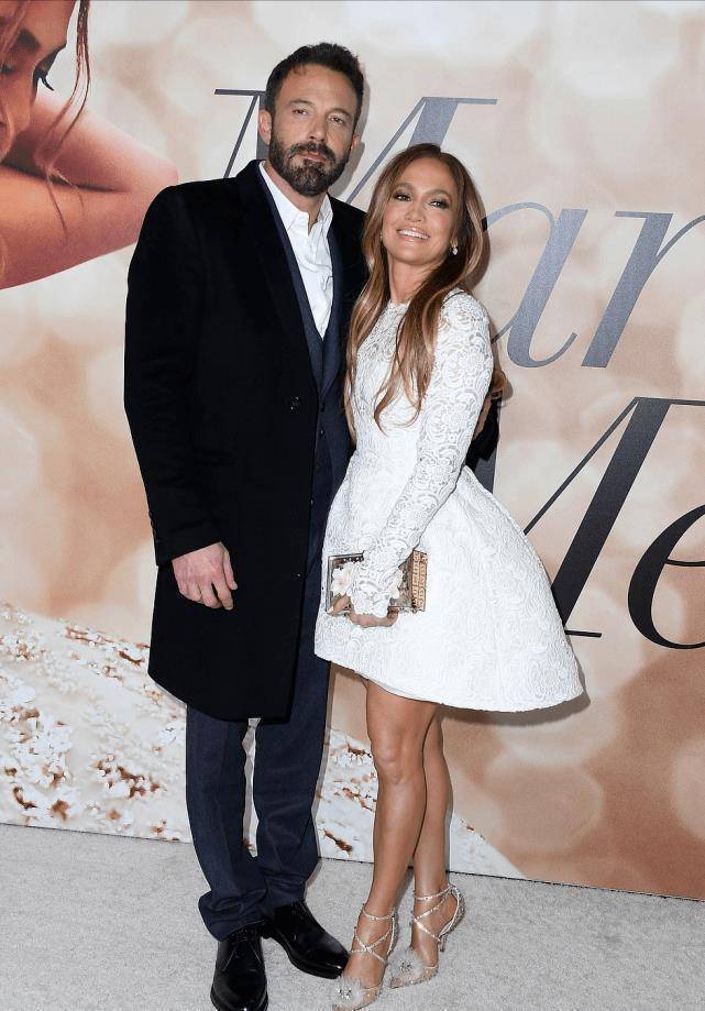 拉丁天后詹妮弗和大本18年后再订婚含泪秀钻戒52岁都好嫩