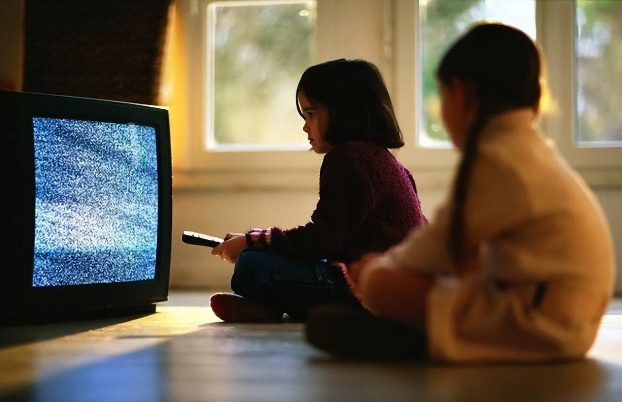 孩子3岁就可以看电视了？耶鲁大学研究发现，资格比年龄更重要
