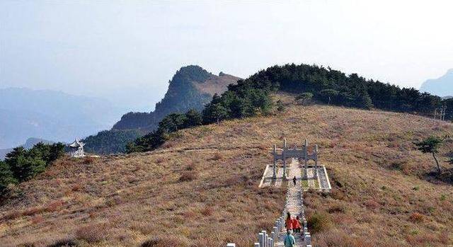 中国的这座山都是名人古墓1965年考古队从大土堆中挖出个大墓
