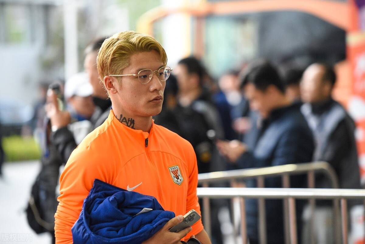 上港在夏窗将跟鲁能进行王牌互换贺惯驰援崔康熙陈蒲来沪效力