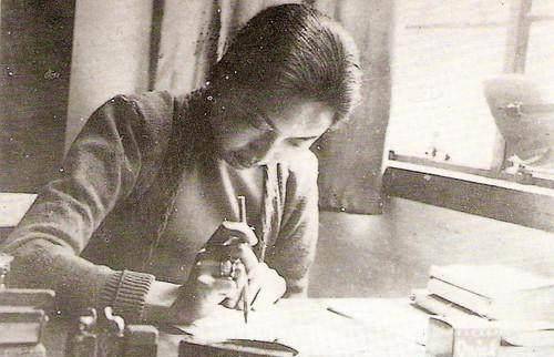 她写了一本书,《摩登情书》,又叫《浪漫情书》,她在这本书里详细地写