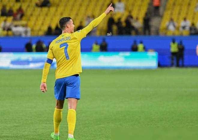 原创30岁后34个帽子戏法c罗粉碎纪录征服4国金靴加冕足坛