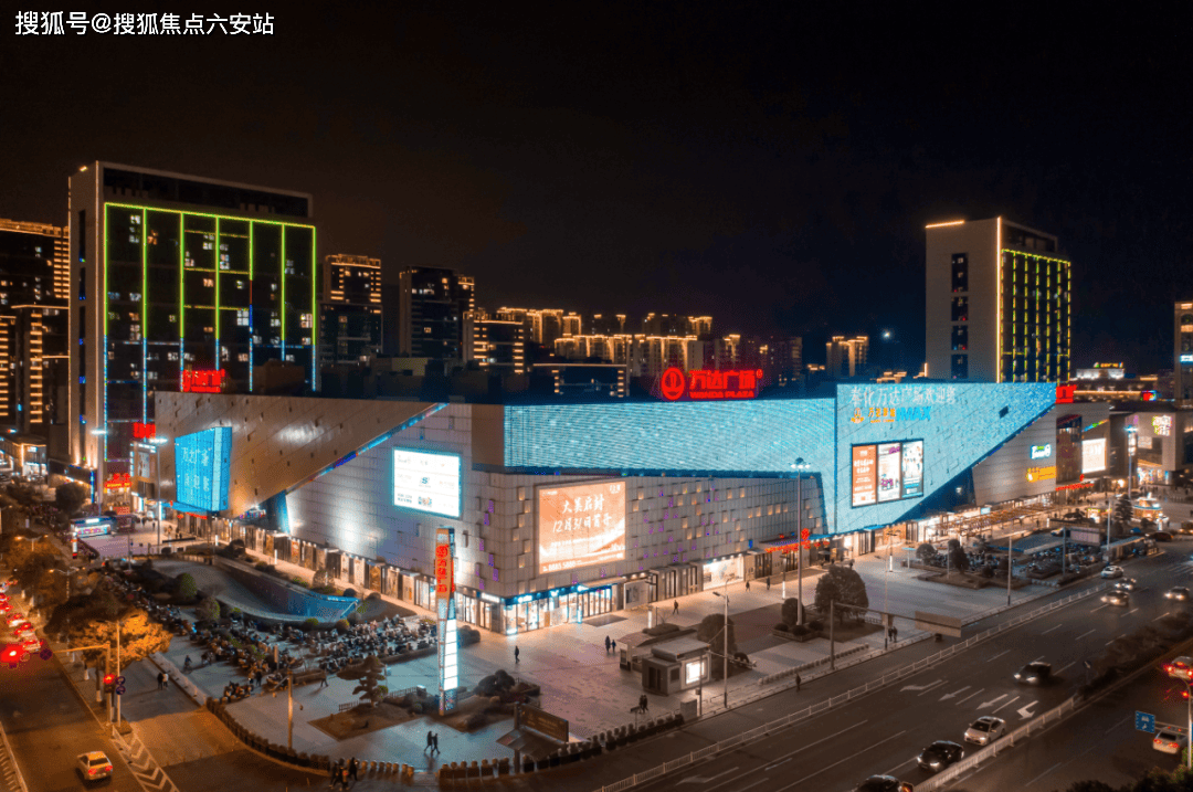 奉化万达实景出门2-5公里内涵盖万达广场,金钟广场,银泰城,奉化体育馆