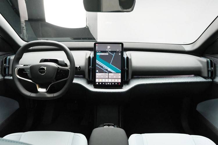 基于高通骁龙智能座舱平台,不仅支持5g网络,而且还配有无线carplay
