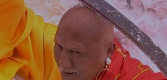 四,血刀金蛇剑是一把利器,原是五毒教所有,是其镇教三宝之一,后为金蛇