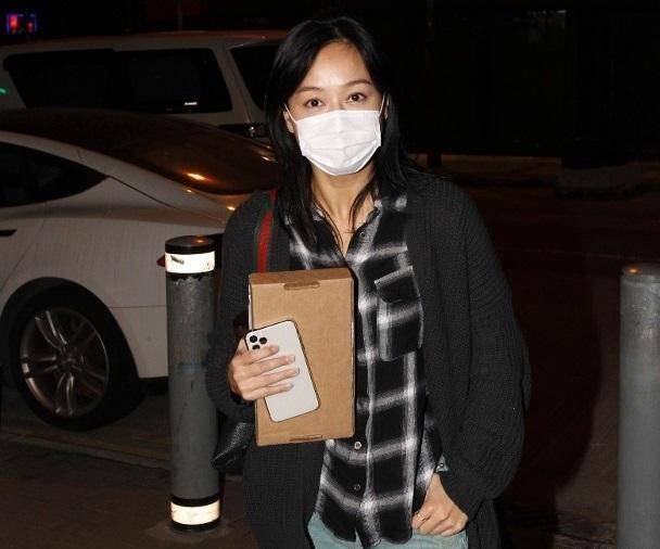 原创有房租收不愁吃穿黄心颖受访坦言不转行脚踝纹身曝光寓意十足