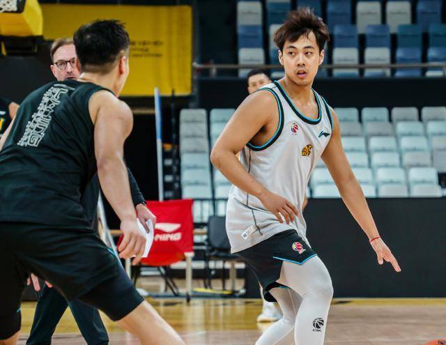 广厦备战山西:赵岩昊替补,孙铭徽缺阵,赵嘉仁致力提升命中率_训练_季