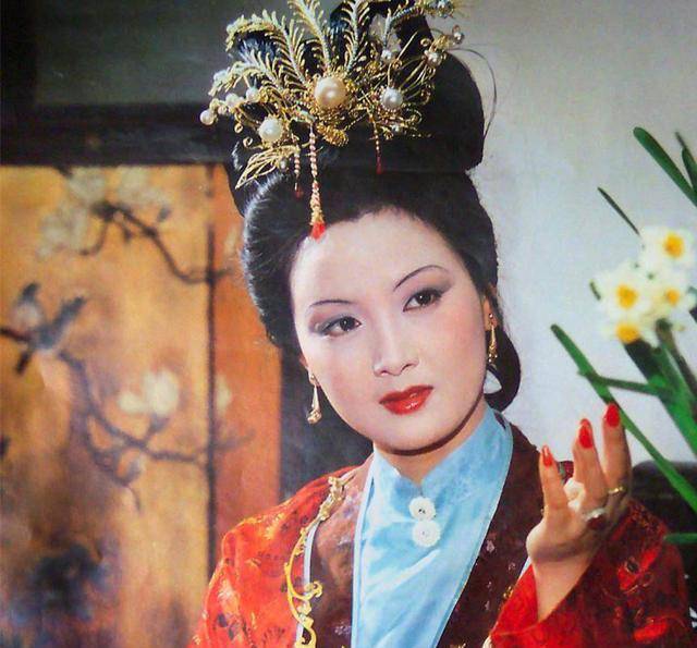 原创同是王的女人武则天奶茶妹妹能成功翻身为何王熙凤却被嫌弃