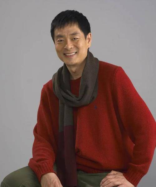 原创一场偶遇揭开了濮存昕真实惨状古稀之年他算把人生活通透了