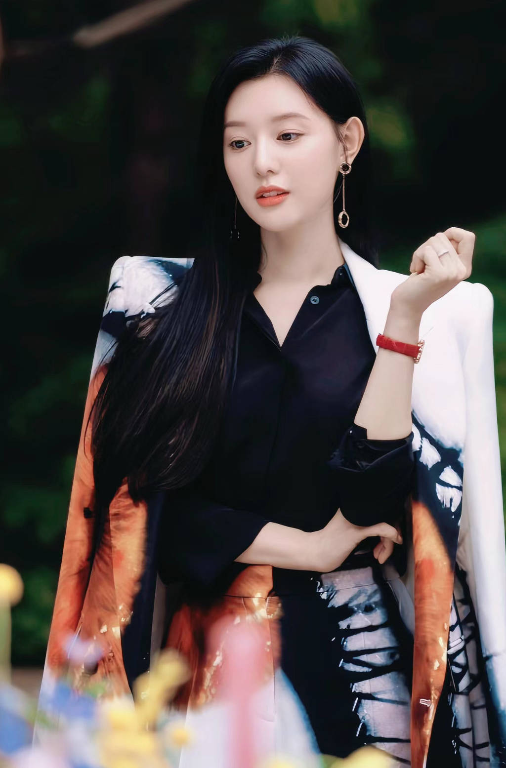 韩国财阀千金颜值爆表,对标三星公主置装费过亿,穿搭细节更贵气!