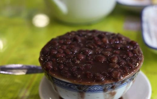 炸牛奶.也是外脆里嫩.煎饺子,他们用番茄酱,我平时用酱油.