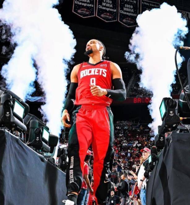 狄龙布鲁克斯的表现引人瞩目火箭队需加强防守端