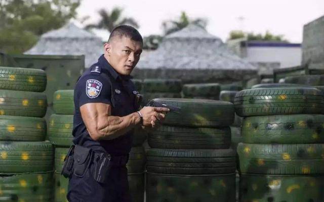 原创中国特警中的特警拳王泰森遇到他估计都打不赢