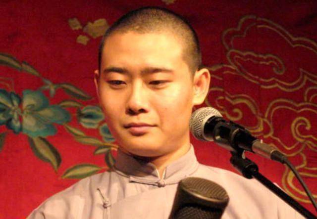 回过头来说辽宁民间艺术团,在赵本山大徒弟李正春去世后,很多观众猜测