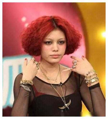 回顾葛荟婕的星路历程,确实充满了坎坷.