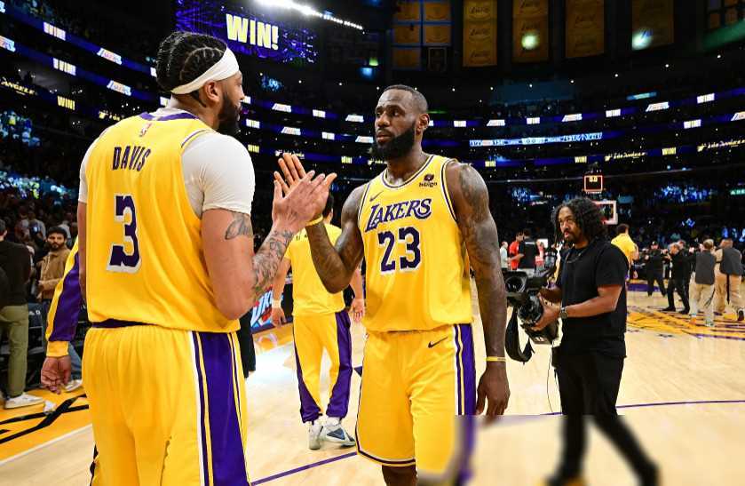 原创湖人三巨头狂轰70新援攻防给力詹姆斯再创纪录