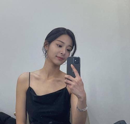 原创宅男女神金善英凭借时尚片博取关注大方公开承认整容