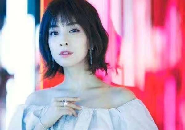 原创从快乐大本营的小透明到现在各大综艺的常客吴昕是怎么一步步蜕变