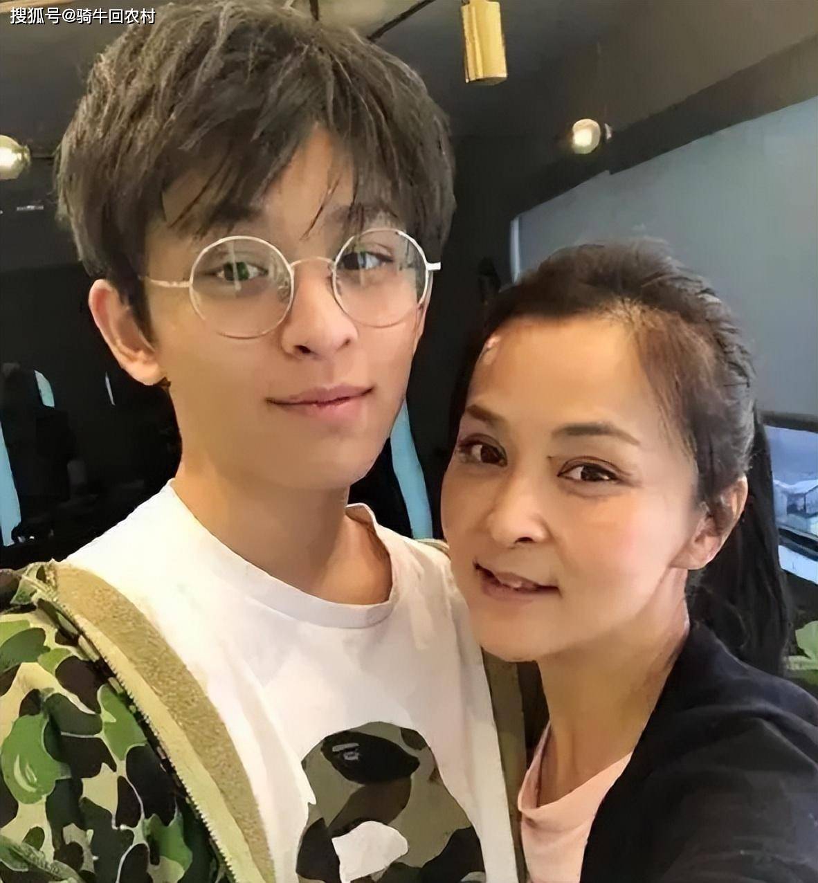 原创黄志忠大器晚成39岁靠人间正道是沧桑爆红如今再翻红