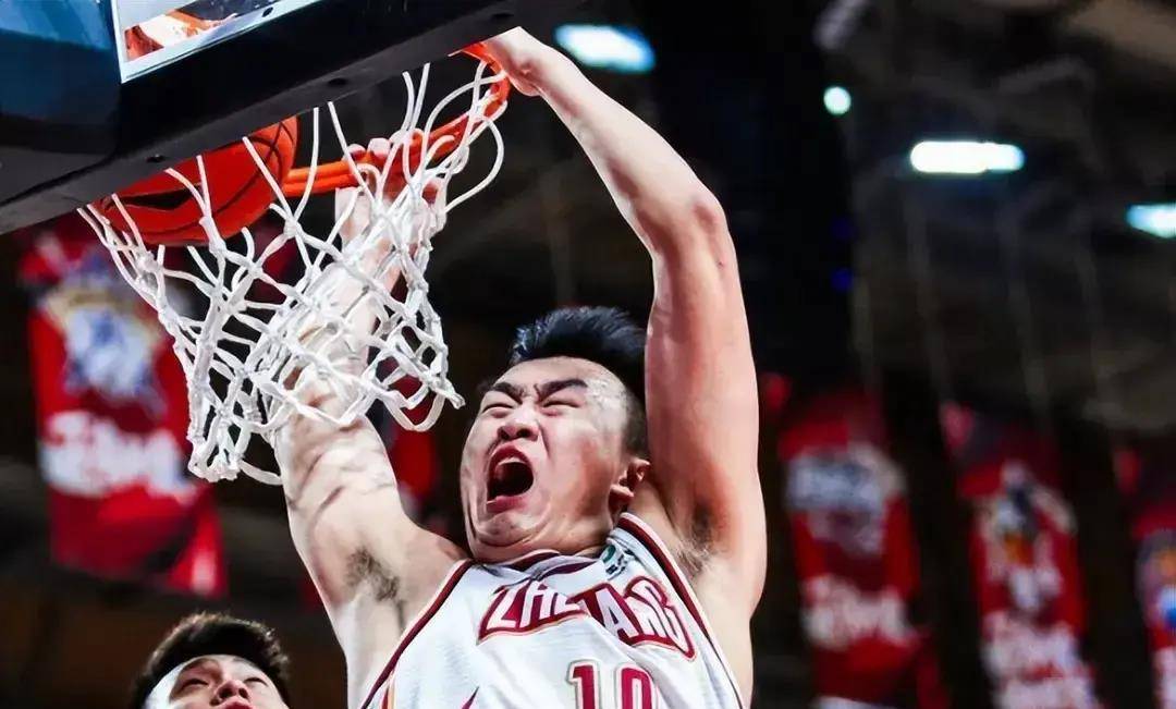 浙江队12连胜只因一人复出,场均10 5却让球队质变,总冠军有望_刘泽一