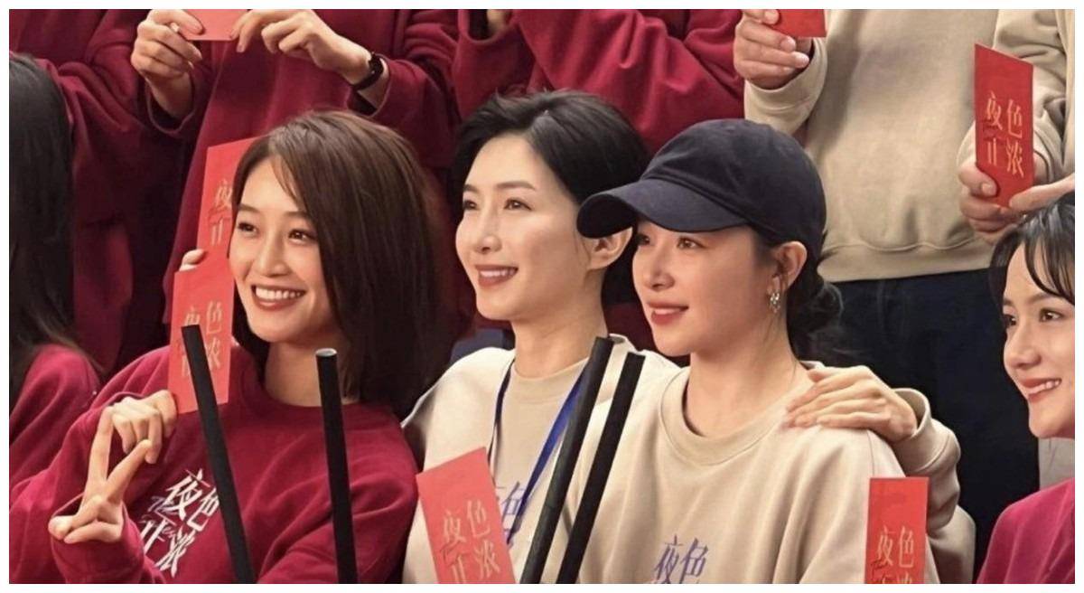 好家伙37岁江疏影和33岁蓝盈莹站一起没有对比就没有伤害啊