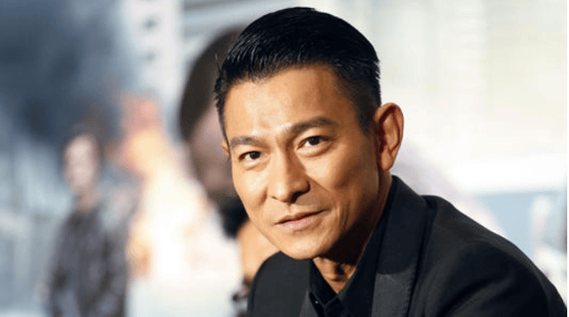 刘德华怎么也想不到当年随口亲的婴儿居然差点把他踢下神坛