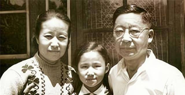 原创1966年老舍投湖自尽独子陪父亲坐了一夜余生夹着尾巴做人