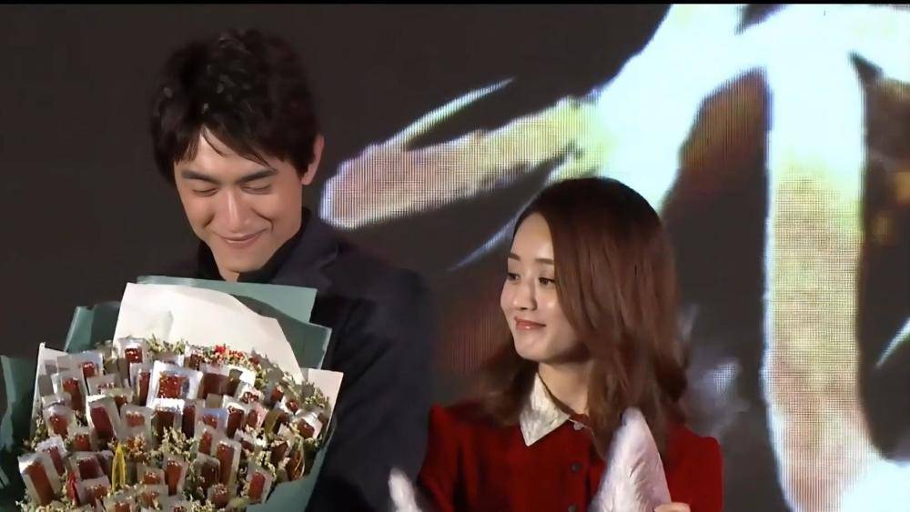 赵丽颖:富豪哥哥做靠山,和林更新拍过婚纱照,最会知恩图报的人_关智斌