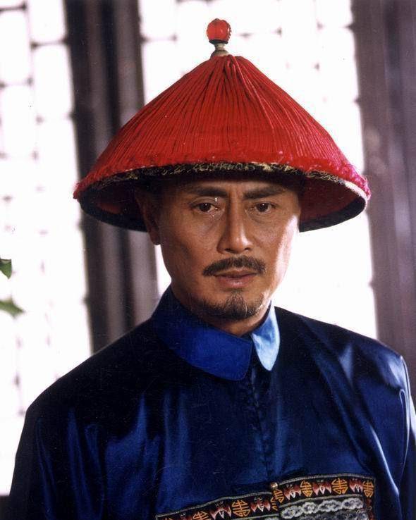 此人从太平军处缴获一马槽,喂马时发金属撞击之声,细看后乐翻了_刘铭