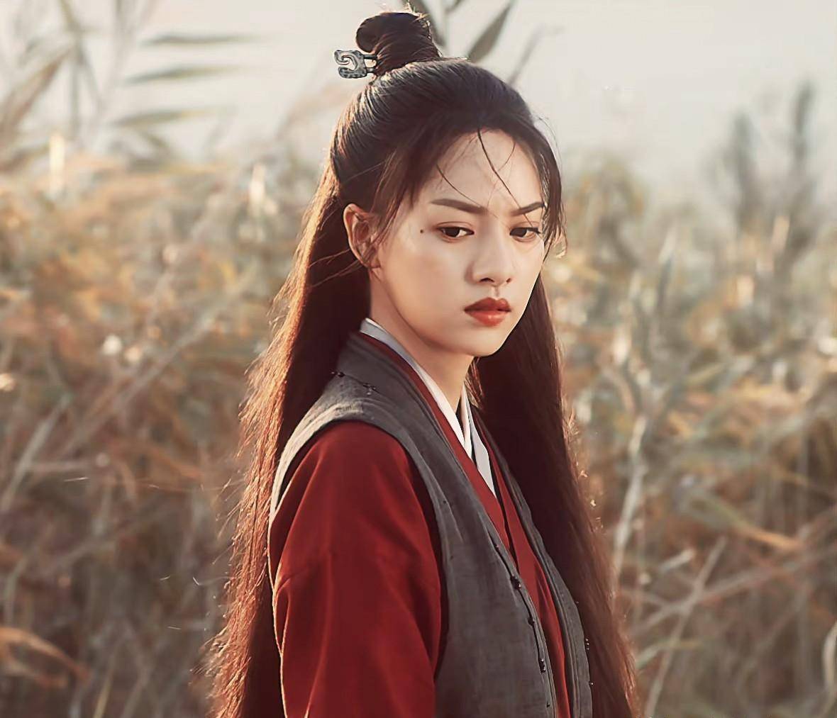 曾搭成龙等诸多大明星,她却始终不温不火,而今被雪中悍刀行带红