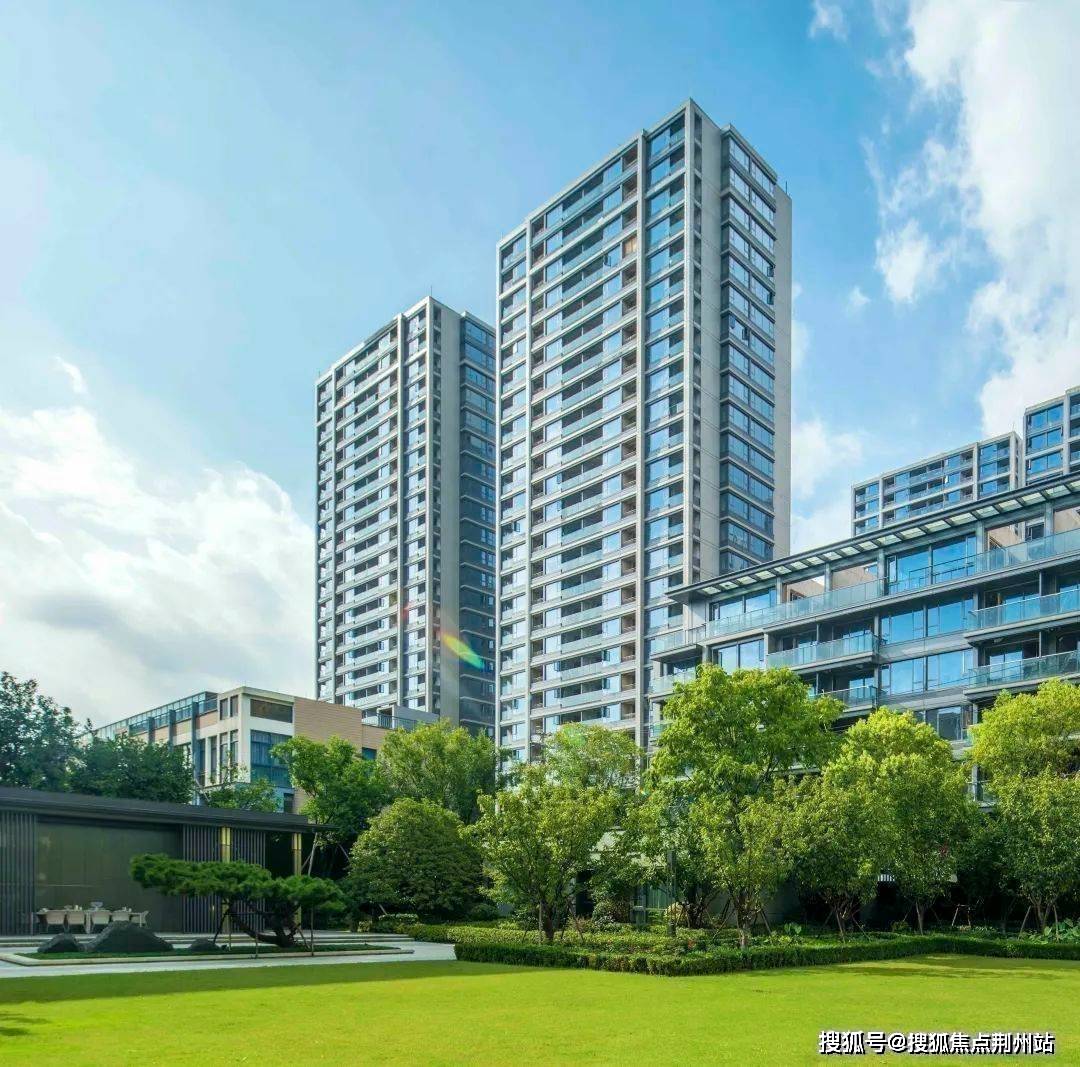 钱塘江岸诞生,创下彼时国际奥体板块最低中签率,这个由绿城经典"桂语"