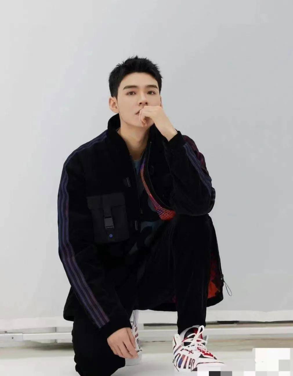 颜值:颜值不高不敢剪,肖战李现龚俊颜值变化大_个人感觉_造型_杨洋