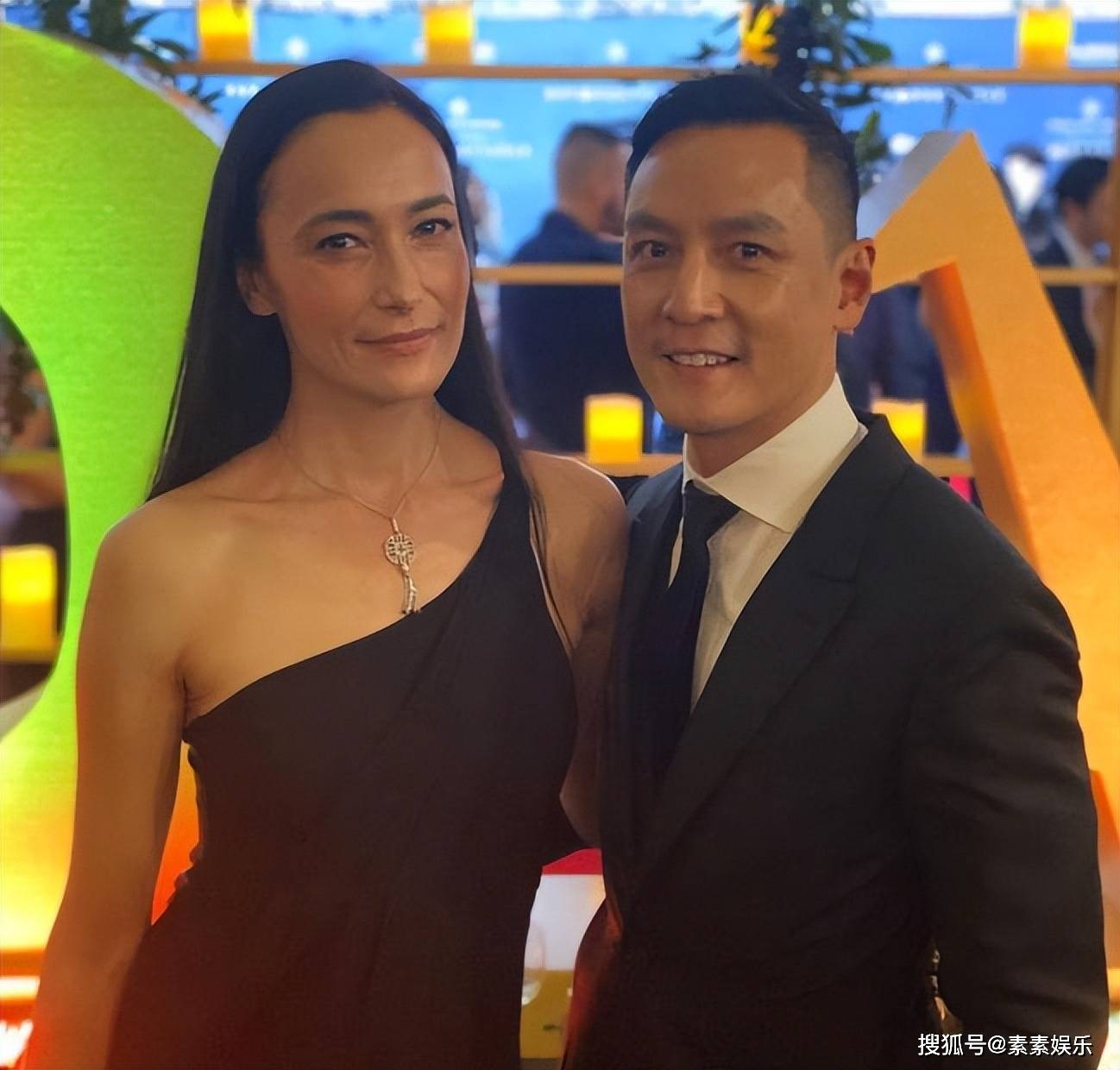 原创吴彦祖庆祝结婚14周年甜蜜喊话妻子lisa没有你我活不下去