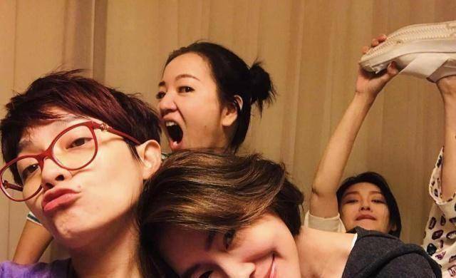 原创大s愚人节带头吵架气场强阿雅笑场小s演得最像范晓萱太温柔