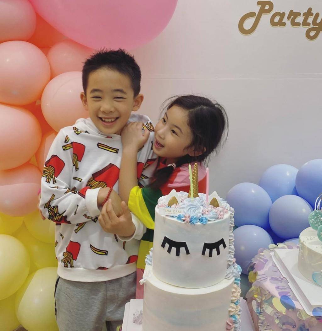 原创郑希怡9岁女儿迎生日趴被父母亲到脸变形天后视后排队送祝福