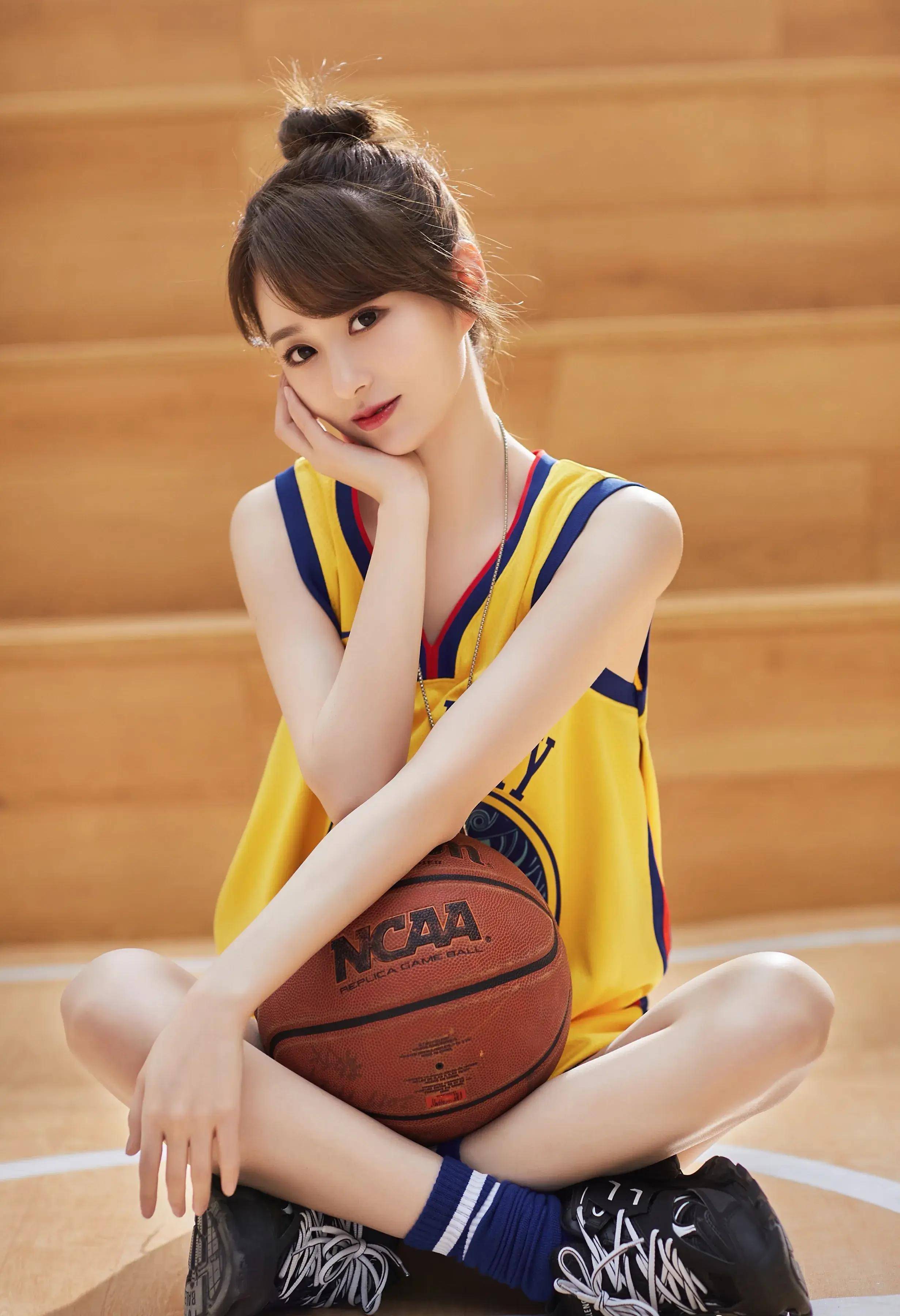 nba球星玩中国美女图片